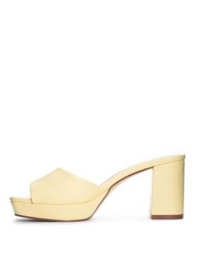 Chinese Laundry Pastel Yellow Platform Block Heel Mules Sandals Size 6.5 NWOB